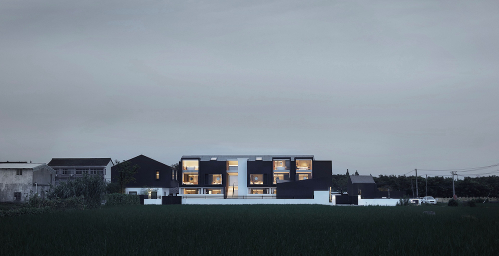 Exterior & Views