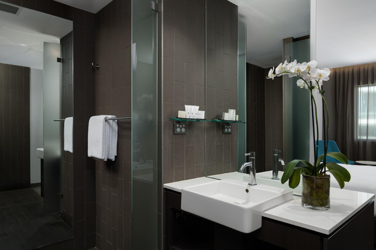 Bathroom 16