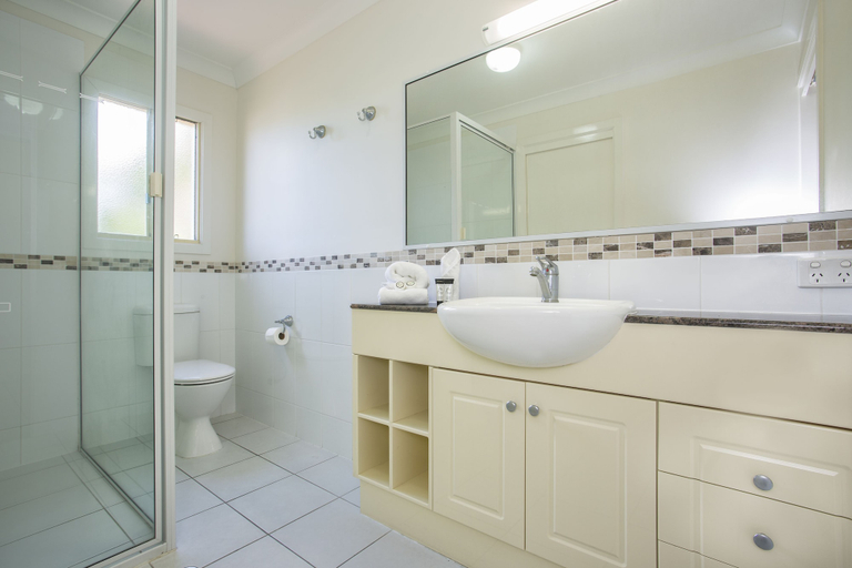 Bathroom 5, Martinique Whitsunday, Whitsunday