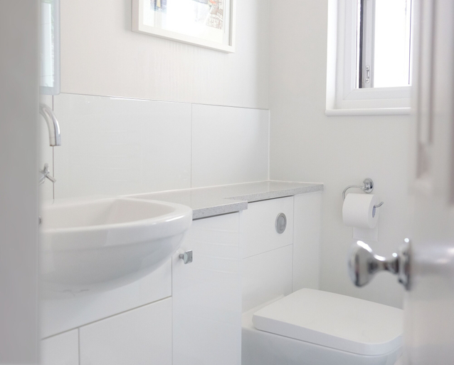Bathroom 2, Mariners Mirror, Cornwall