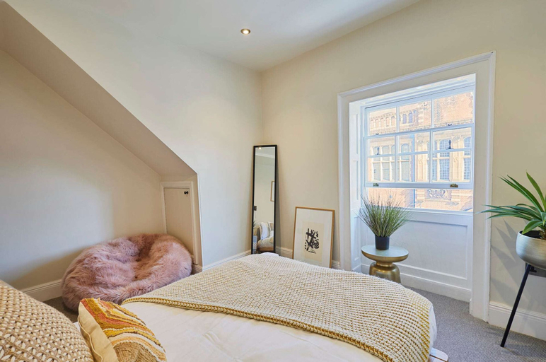 Room 2, Host Stay Apartment 6 Vinegar House, Worcestershire