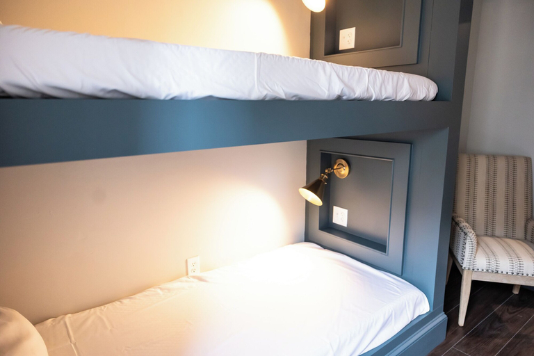 Bedroom 2, The Gas Lamp Hotel - 3BR Suite -Edison, Philadelphia