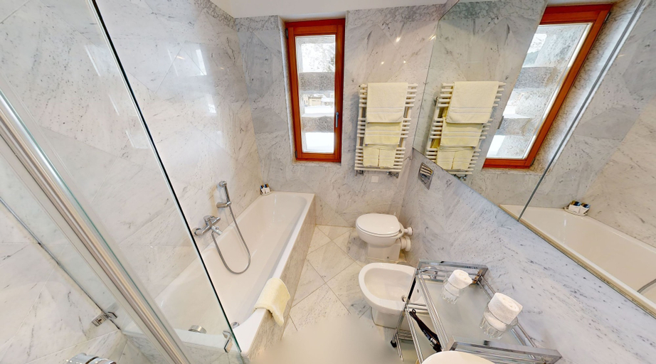 Bathroom 4, Schweizerhaus Apartments, Maloja