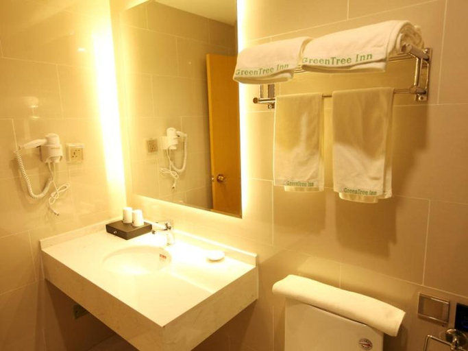 Bathroom 4, GreenTree Inn Tianjin Hedong District Tianjin Railway Station Square Express Hotel, Tianjin