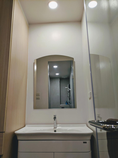 Bathroom 4, Good One Hostel & Cafe Bar, Bang Rak