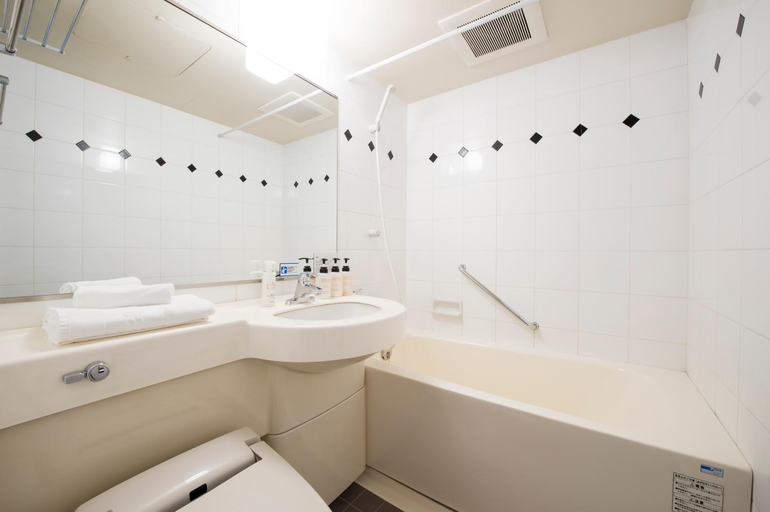 Bathroom 16