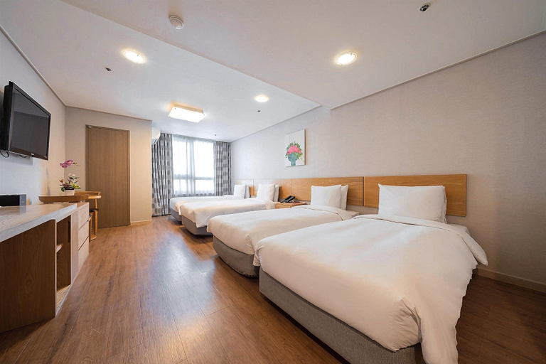 Bedroom 25