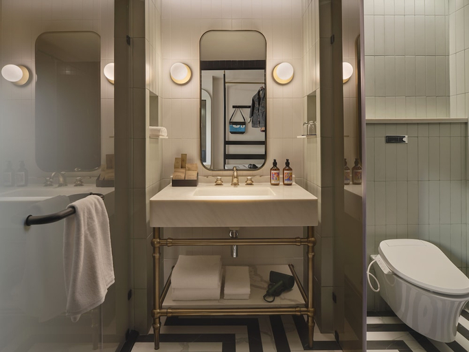 Bathroom 2, Public House Hotel, Wattana