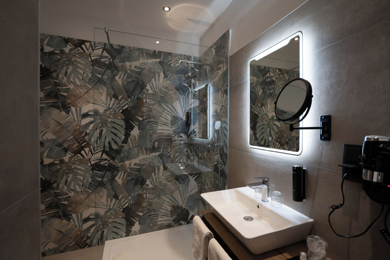 Bathroom 4, Altstadthotel Kasererbräu, Salzburg