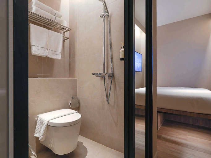 Bathroom 16