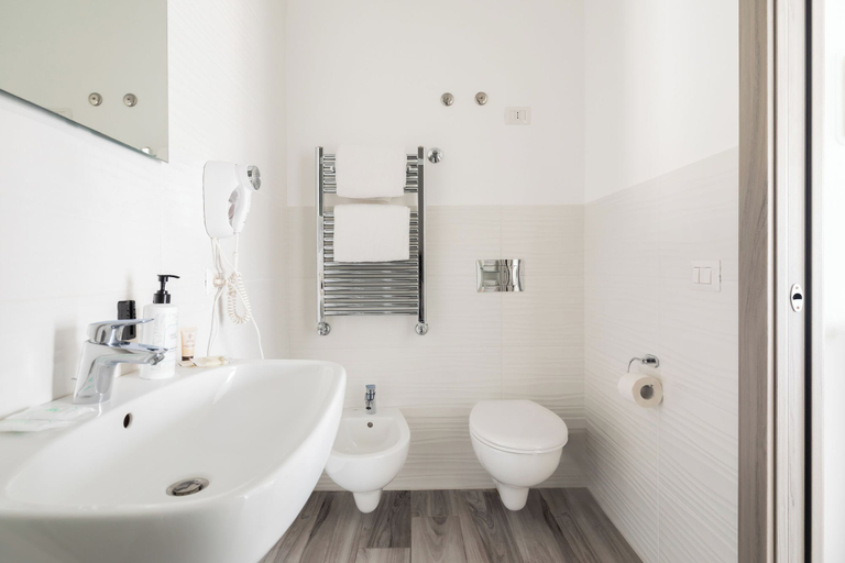 Bathroom 4, YourHome - Maison degli Aranci, Napoli