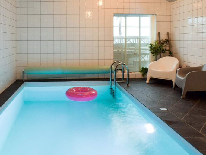 Pool 3, 5 Star Holiday Home in Engelsviken, Onsoey