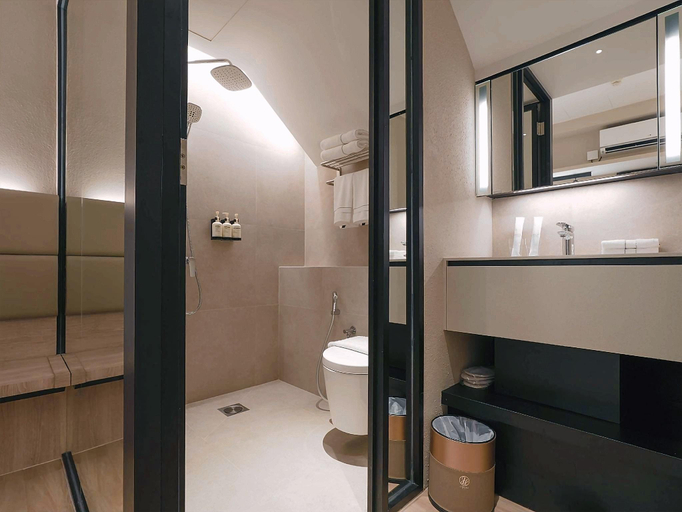 Bathroom 15