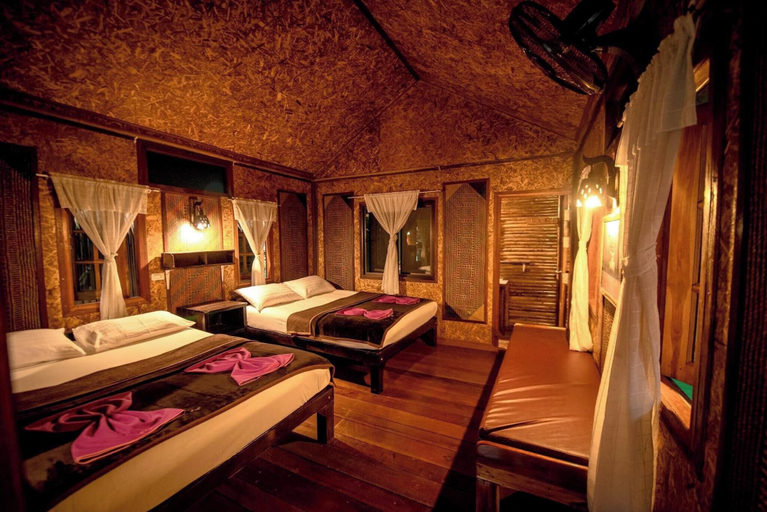 Bedroom 2, PraiwanRaftHouse, Ban Ta Khun