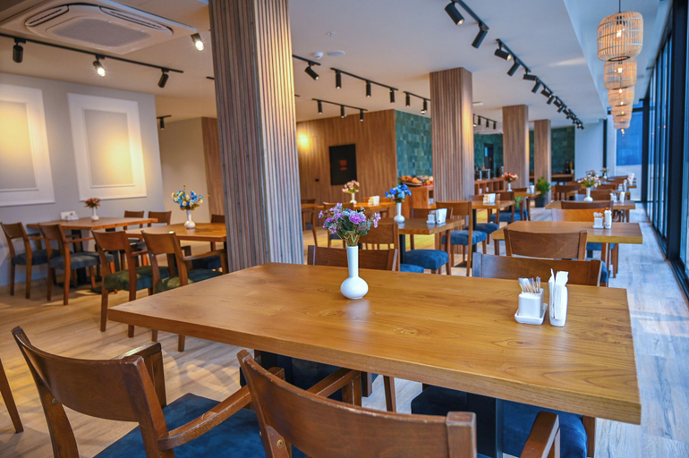 Food & Drinks 5, Landmark Hotel, Batumi