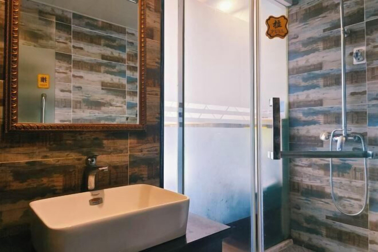 Bathroom 2, Huaji Business Hotel, Taizhou