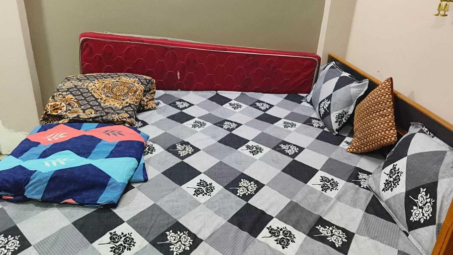 Bedroom, Dev In Guest House, Varanasi