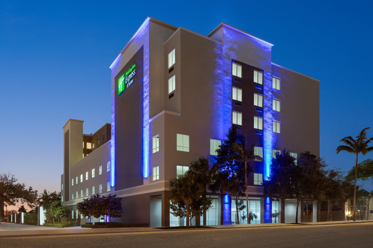 Holiday Inn Express & Suites Fort Lauderdale Airport South, Broward
