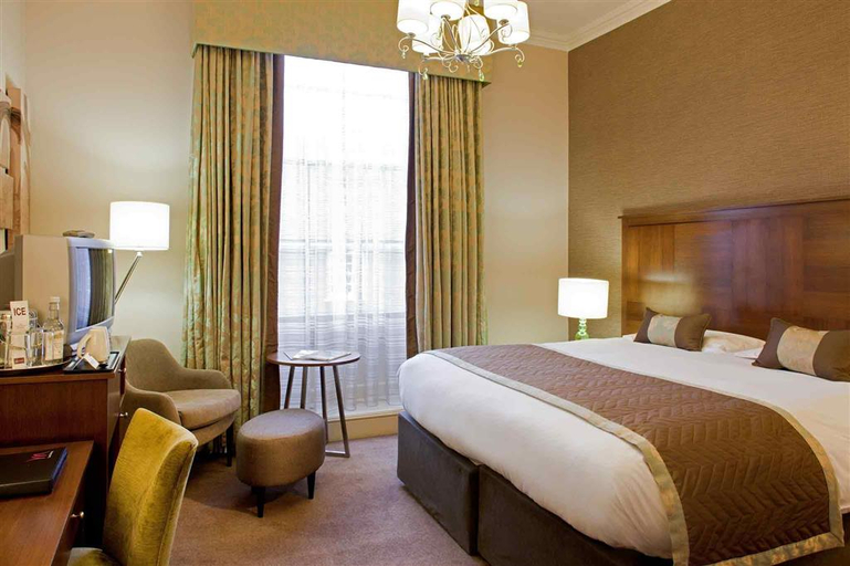 Bedroom 2, Mercure Salisbury White Hart Hotel, Wiltshire