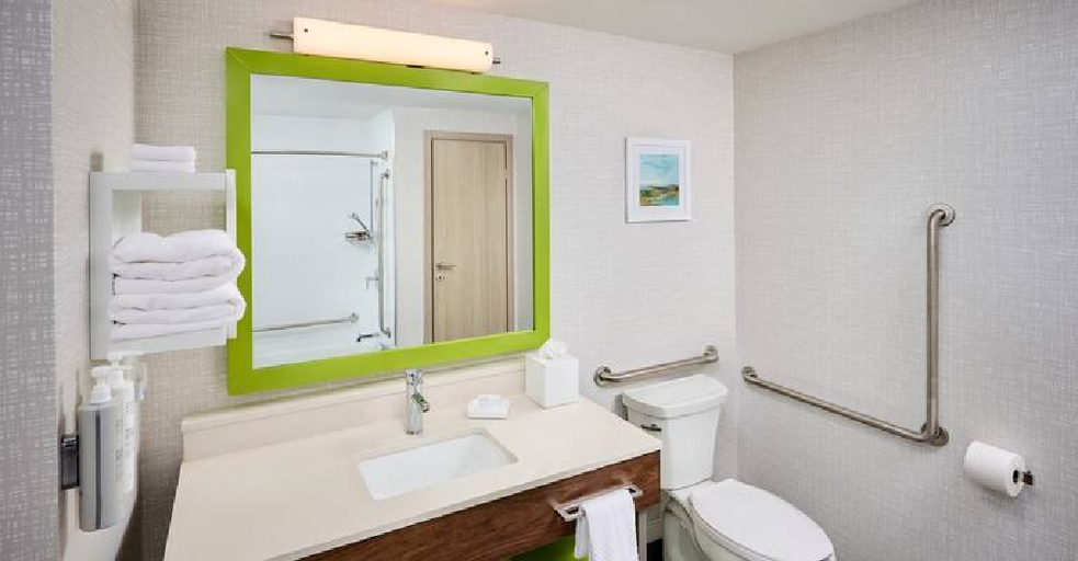 Bedroom 3, Hampton Inn by Hilton Hamilton, Hamilton