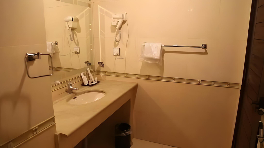 Bathroom, Royal Desert Palm Hotel, Bahawalpur