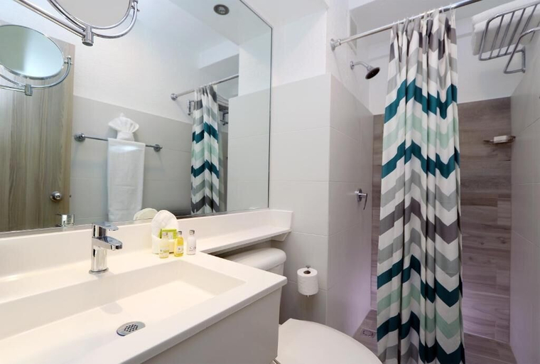 Bathroom, The Wave Hotel Condado