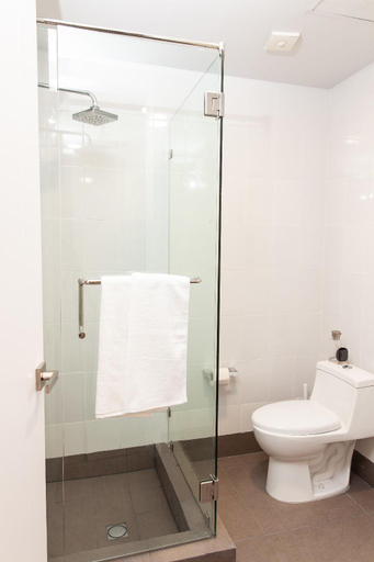Bathroom 2, Eazy Rio by ULIV, Tijuana