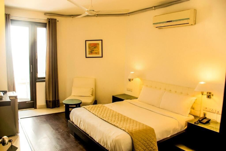 Others 5, Hotel IP Swarn Near Anand Vihar Vaishali, Gautam Buddha Nagar
