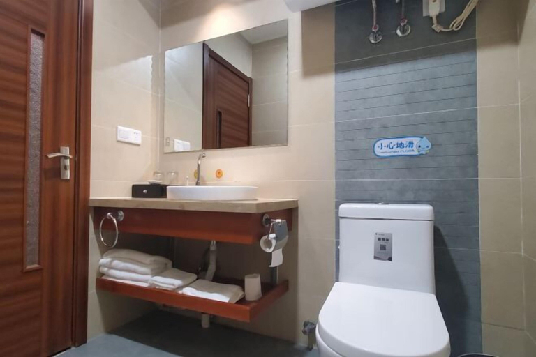Bathroom 4, Dandong Dihao Business Hotel (Yalujiang Broken Bridge), Sinŭiju