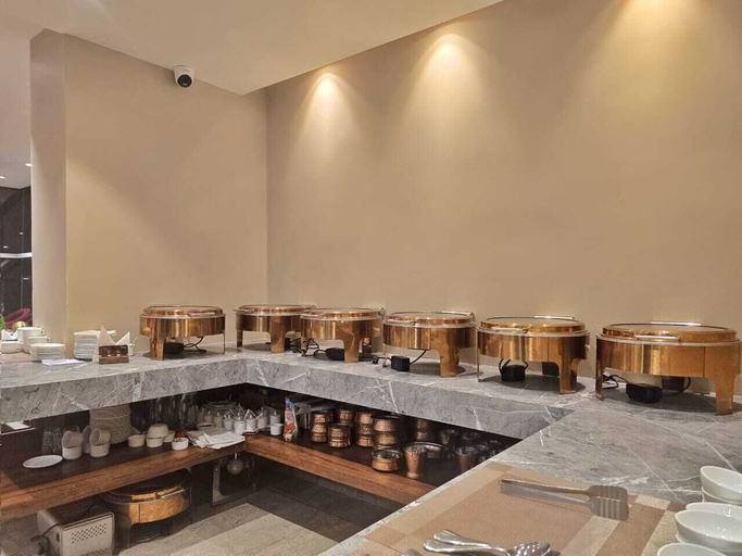 Food & Drinks, Hotel 7 Days Inn, Kangra