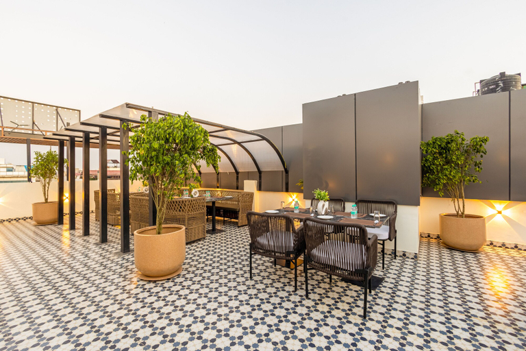 Food & Drinks 5, Saltstayz Premier - Paschim Vihar, Delhi