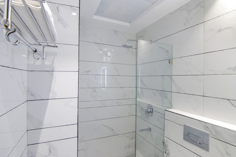 Bathroom 3, Fabhotel Prism Grand, Sahibzada Ajit Singh Nagar
