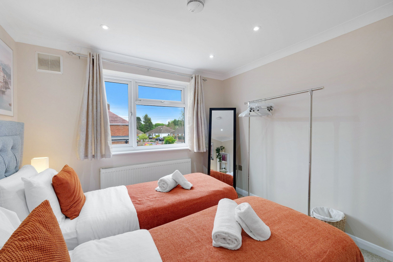 Others 4, Stylish 4 Bedroom Home in Brightside Ave, Surrey