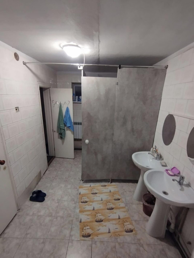 Bathroom 2, Jakesh, Ak-Suu