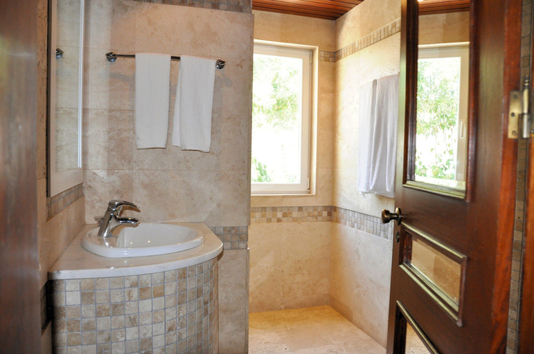 Bathroom 4, Villa in Vilamoura With Private Pool & BBQ, Loulé
