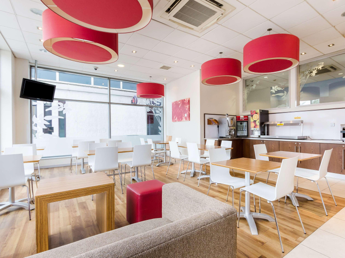 Food & Drinks 4, Travelodge Farnborough Central, Hampshire