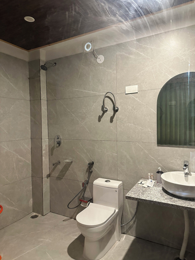 Bathroom 3, Crimson inn by Senderos De Pine, Kullu