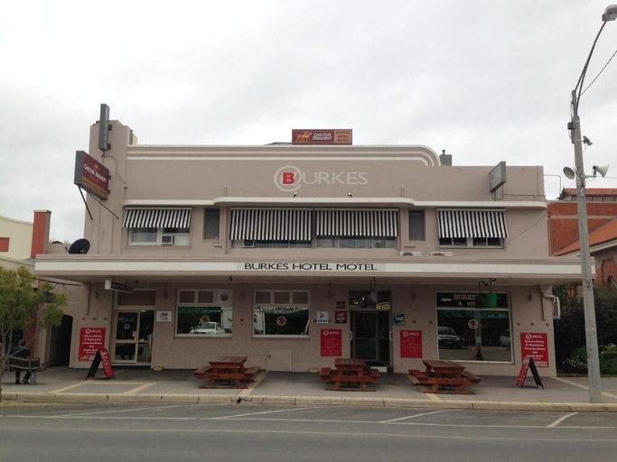 Exterior & Views 2, Burkes Hotel Motel, Moira - East