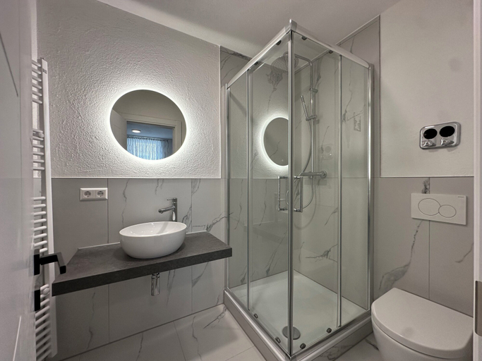 Bathroom 2, Hotel am Schlossplatz, Zollernalbkreis