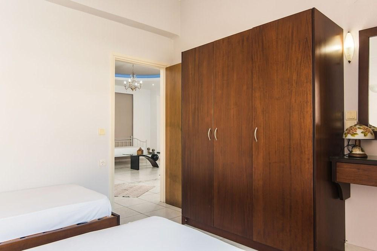 Bedroom 2, Yiannis Manos Hotel Resort, Crete