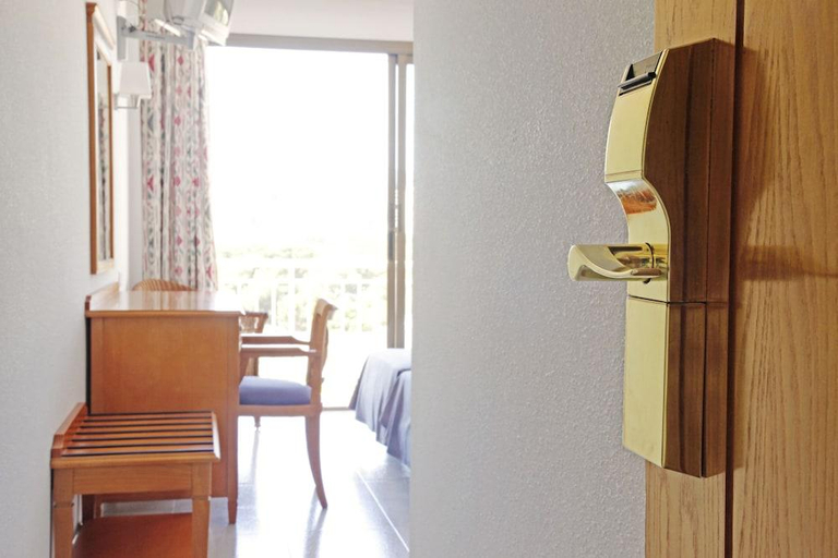 Bedroom 3, Hotel & Apartamentos Casablanca, Baleares