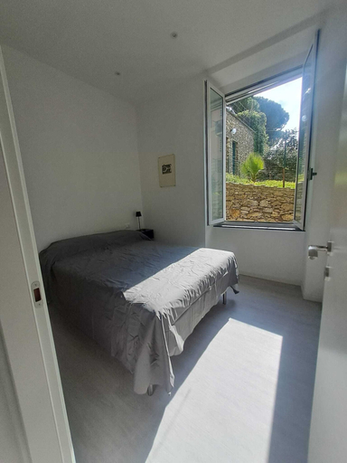 Others 5, Central Design Flat With Parking, Genova