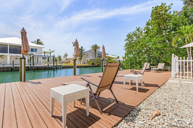 Sport & Beauty 4, 21591/3 Waterfront Duplex With Pool And Spa - Manor 4 Bedroom Home, Lee