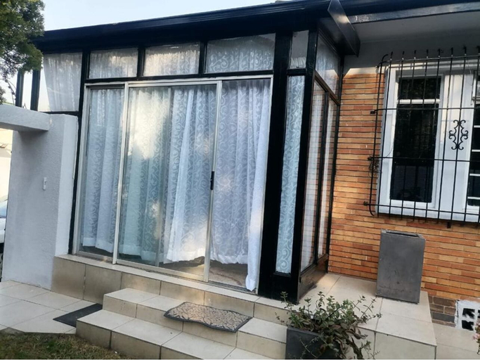 Exterior & Views, Triple T guest house, City of Johannesburg