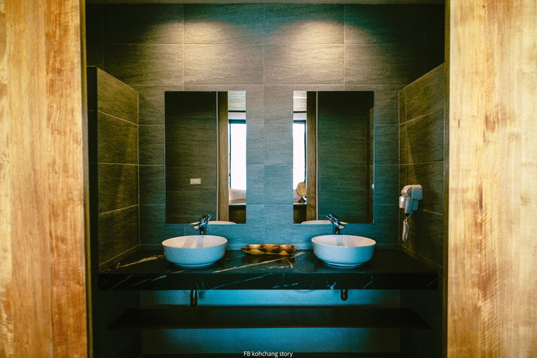 Bathroom 4, Bhuvarin Resort, Koh Chang