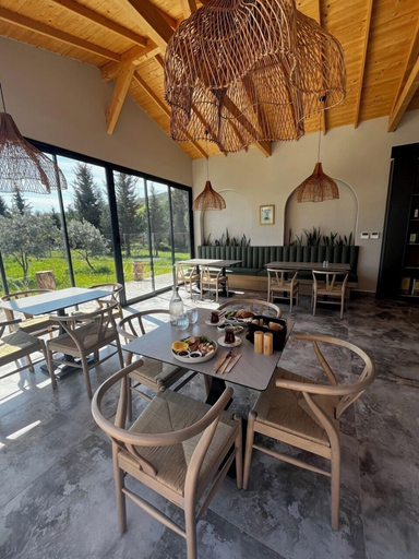 Food & Drinks 4, Urlivia, Urla