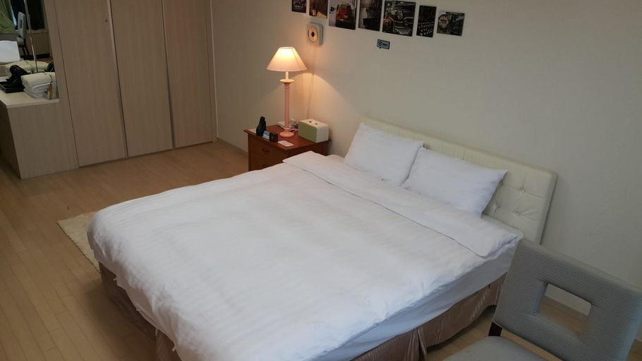 Bedroom 3, Good Day Airtel, Jung