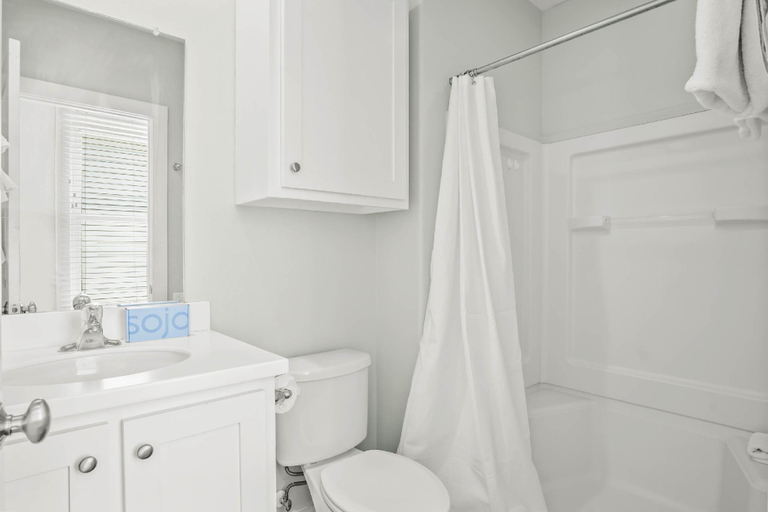 Bathroom 4, Heaven, Nueces