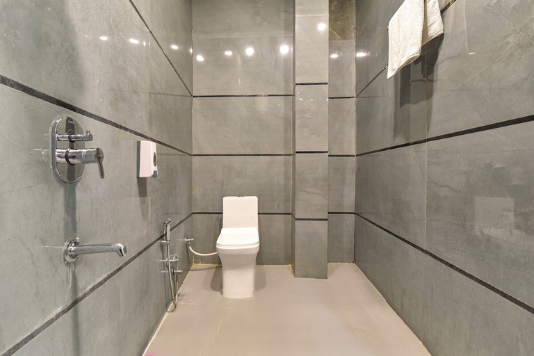 Bathroom, Fabhotel Mahadev Palace, Dehradun