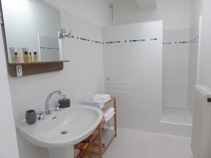 Bathroom 4, Domaine de la Chesnaie, Morbihan